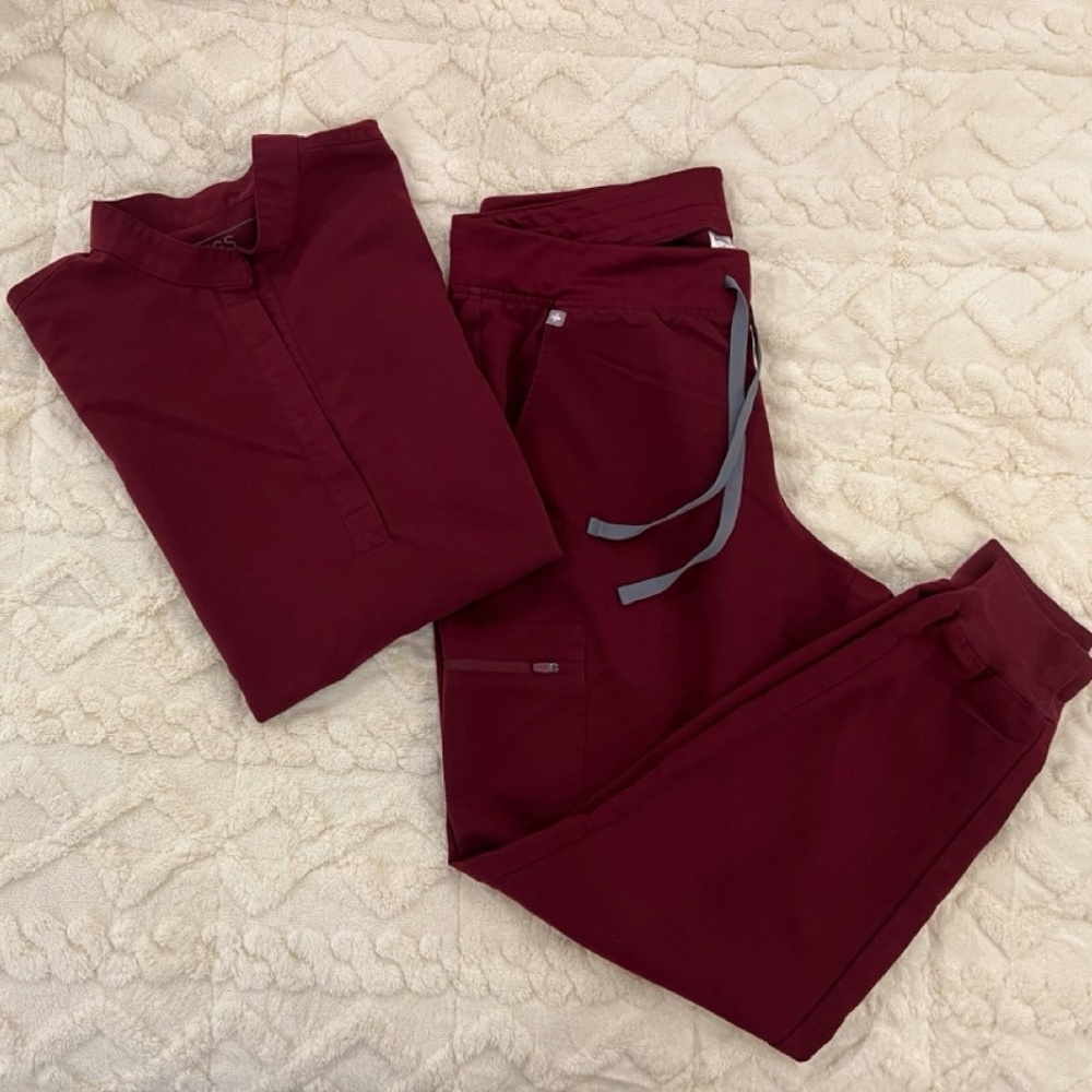 Figs Rafaela Oversized Scrub Top - Medium, Burgundy